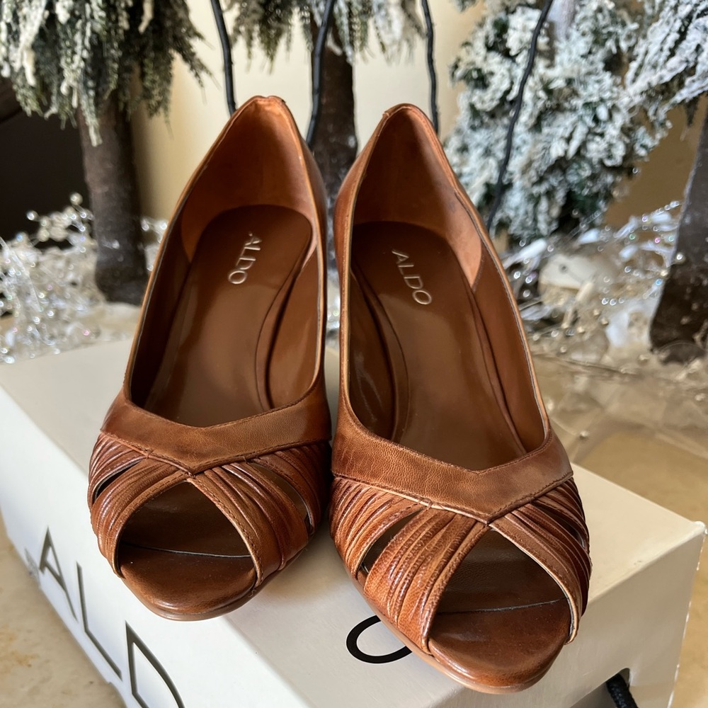 ALDO Dobine leather wedges 38
